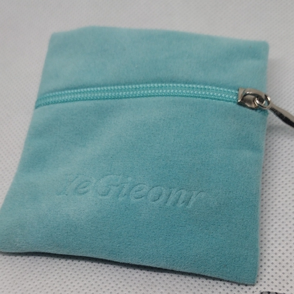 Silver Bracelet with Green Heart Charm – New with Bag, “Links” Design - Picture 5 of 5